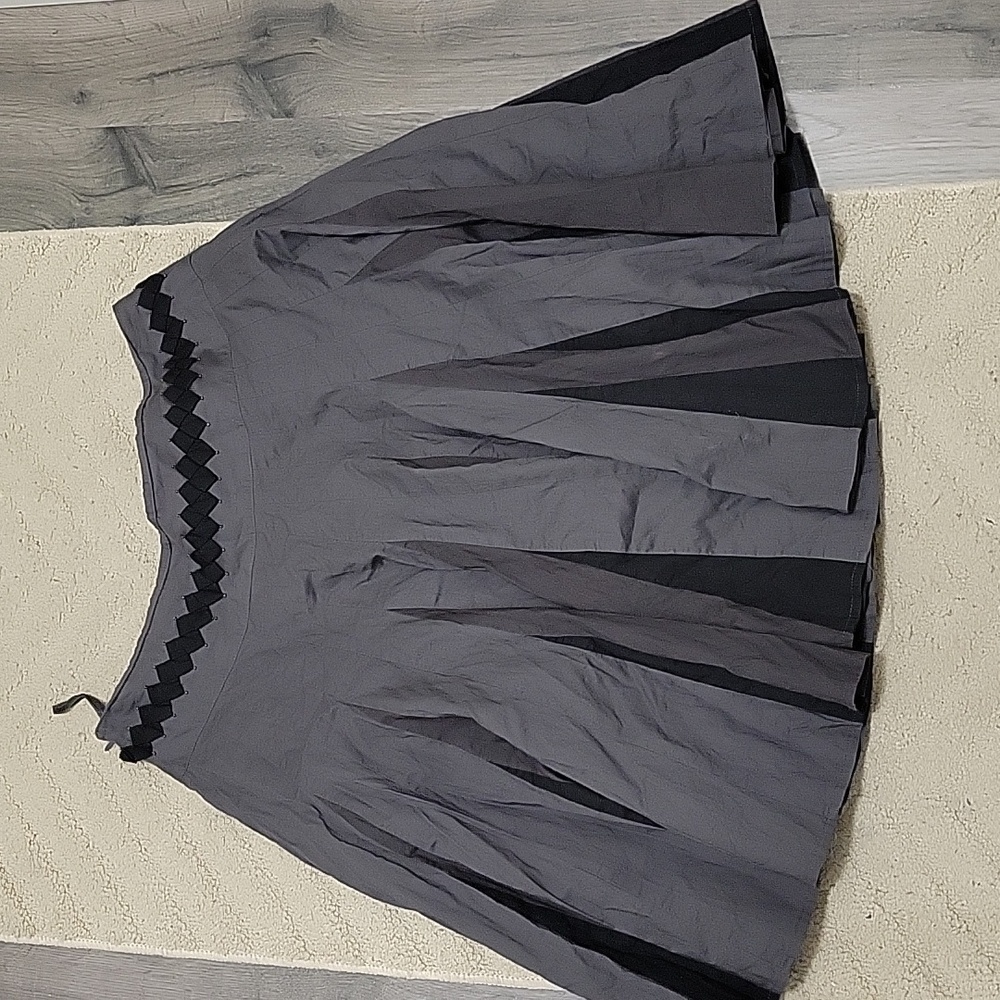 Ted Baker Grey Skirt With Charcoal & Black Accent